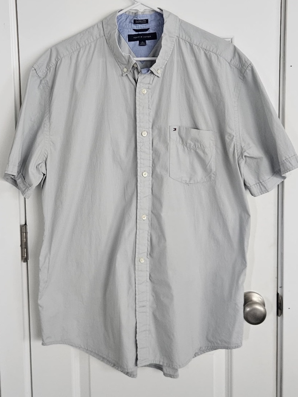 Tommy Hilfiger Men’s XL Classic Fit Grey Short Sleeve Button Down Shirt